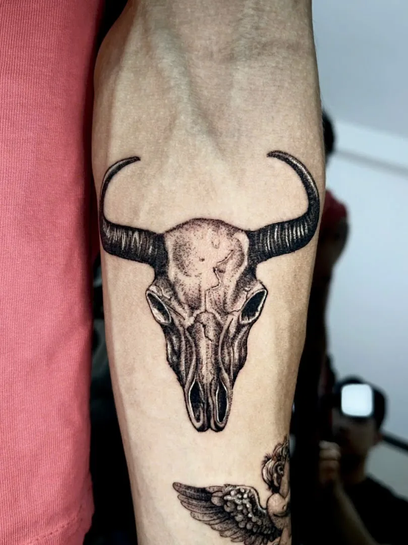 Quốc tattoo studio