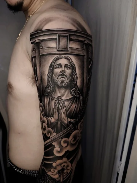 N Tattoo & Piercing