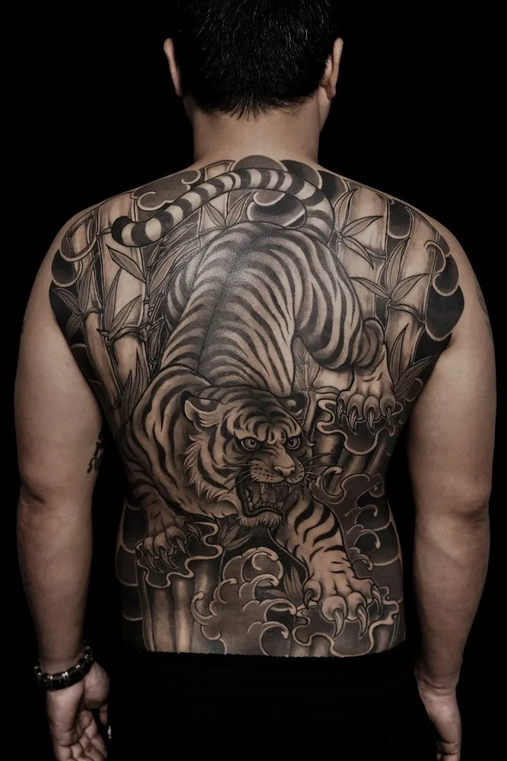 TATTOO STUDIO TRAN 2