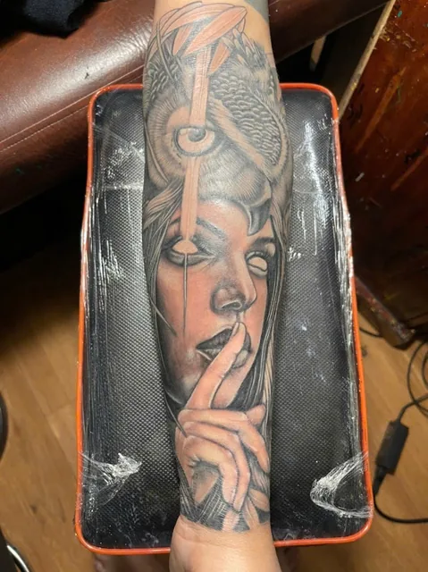 Bee Tattoo Studio