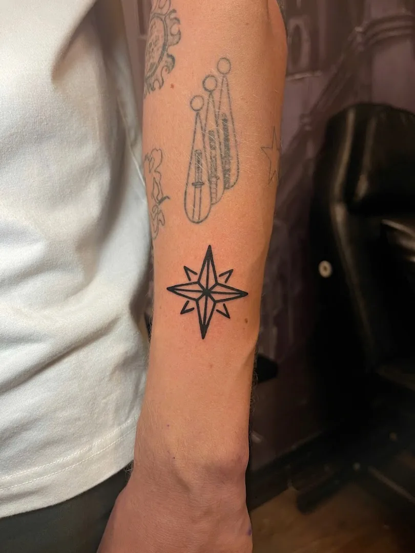 BlackOut Room Tattoo – Tattoo & Piercing Studio