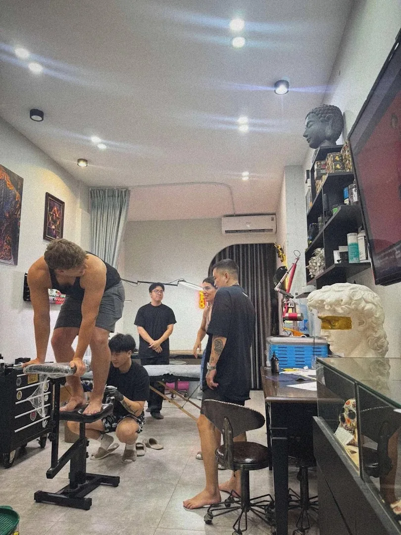 Phong 's Tattoo Studio